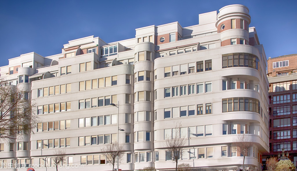 大型住宅建筑與現代建筑在當代居住空間中的融合與發展